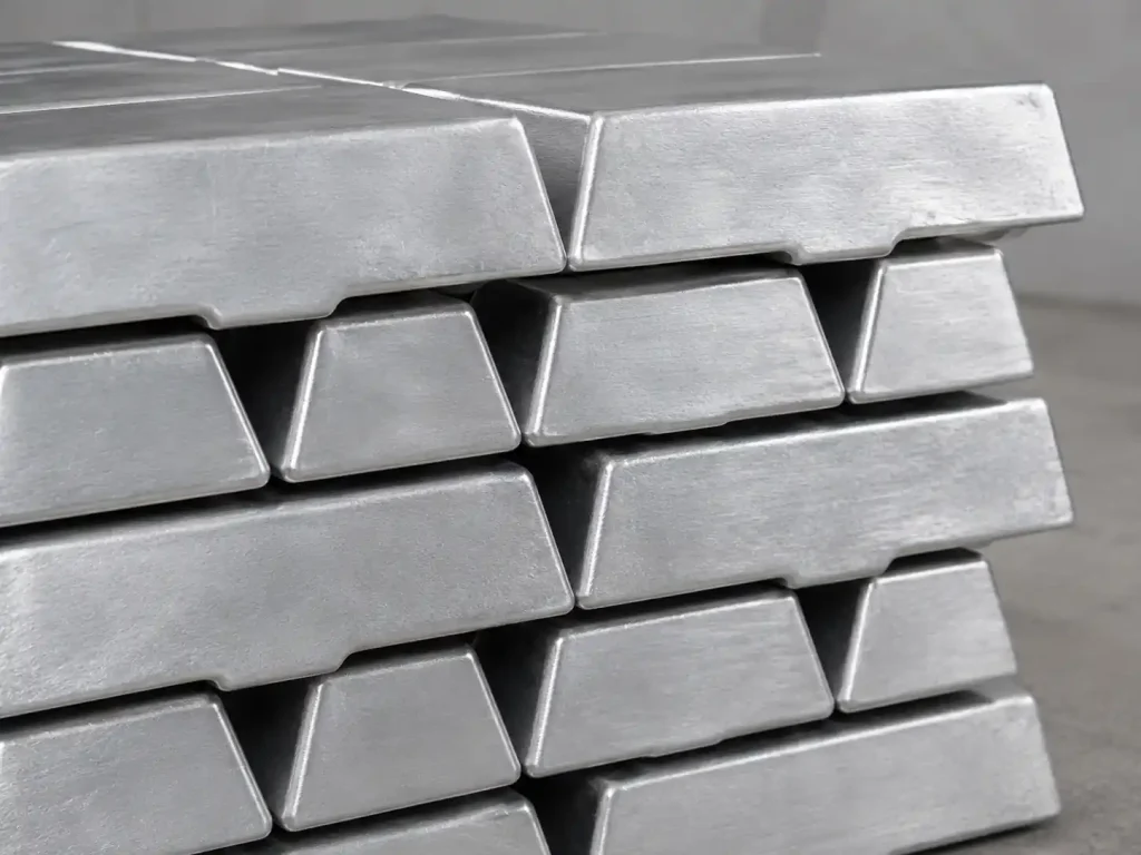 Gestapelte Barren aus Aluminiumlegierung für die Materialauswahl beim Schwerkraftdruckguss