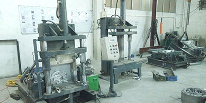 Gravity casting production equipment in aluminum foundry